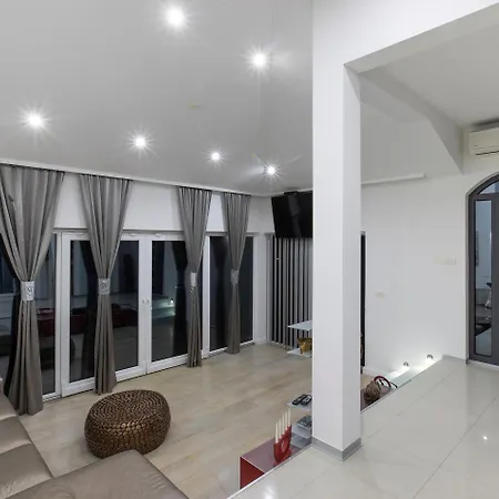 Villa Luxury M