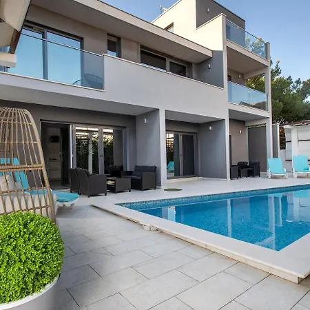 Luxury M ヴィラ *