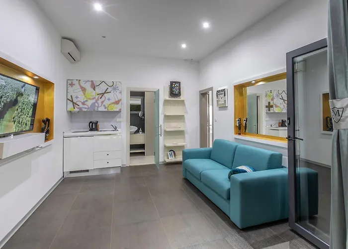 Luxury M روغوزنيكا